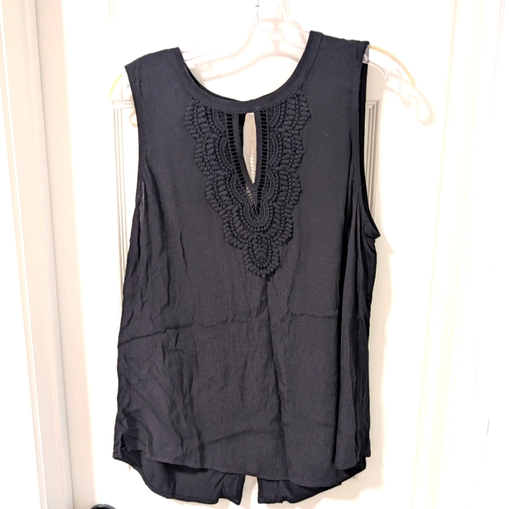 3/$10 Daniel Rainn Black Embroidered Sleeveless Blouse